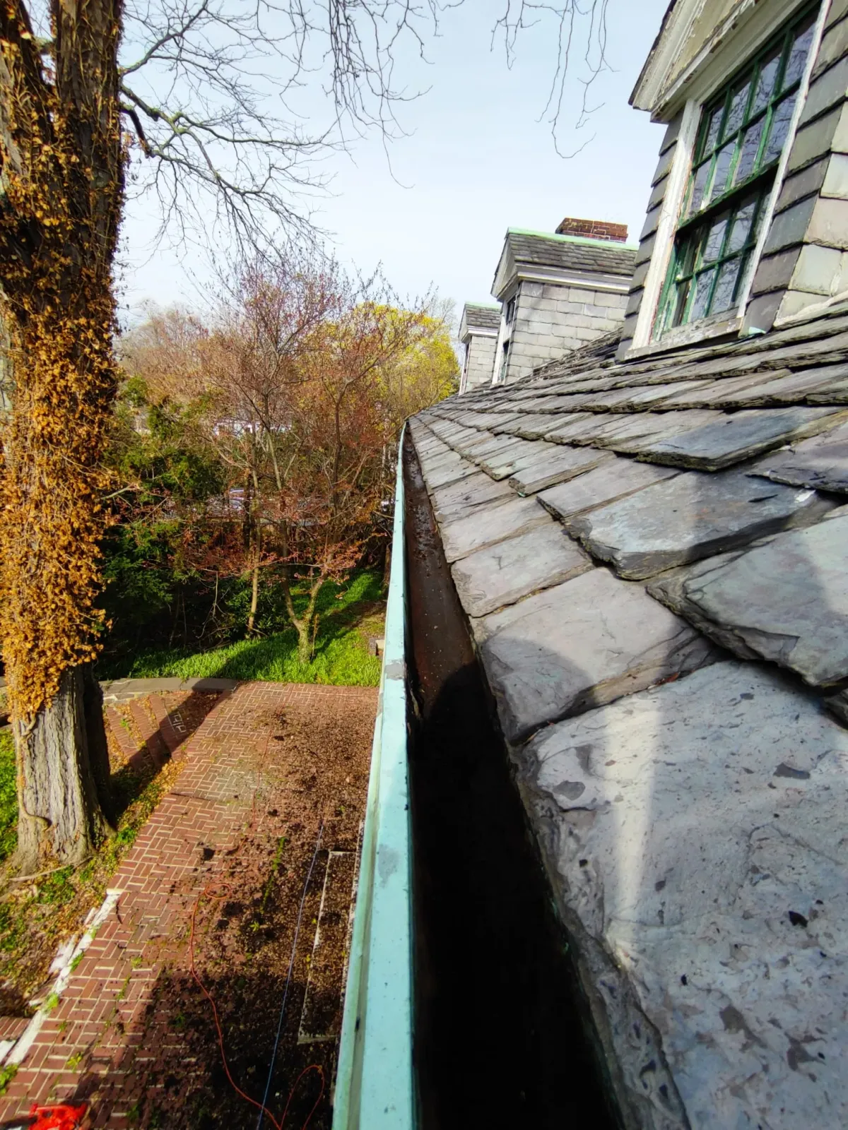 Building Glass Wiping — Saugus, MA — Arrow Property Services