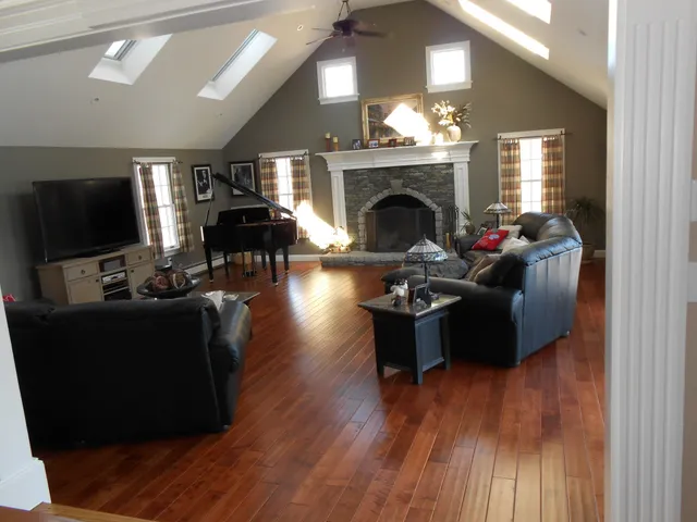 Finishing Touch Hardwood Floor & Remodeling Co work photo