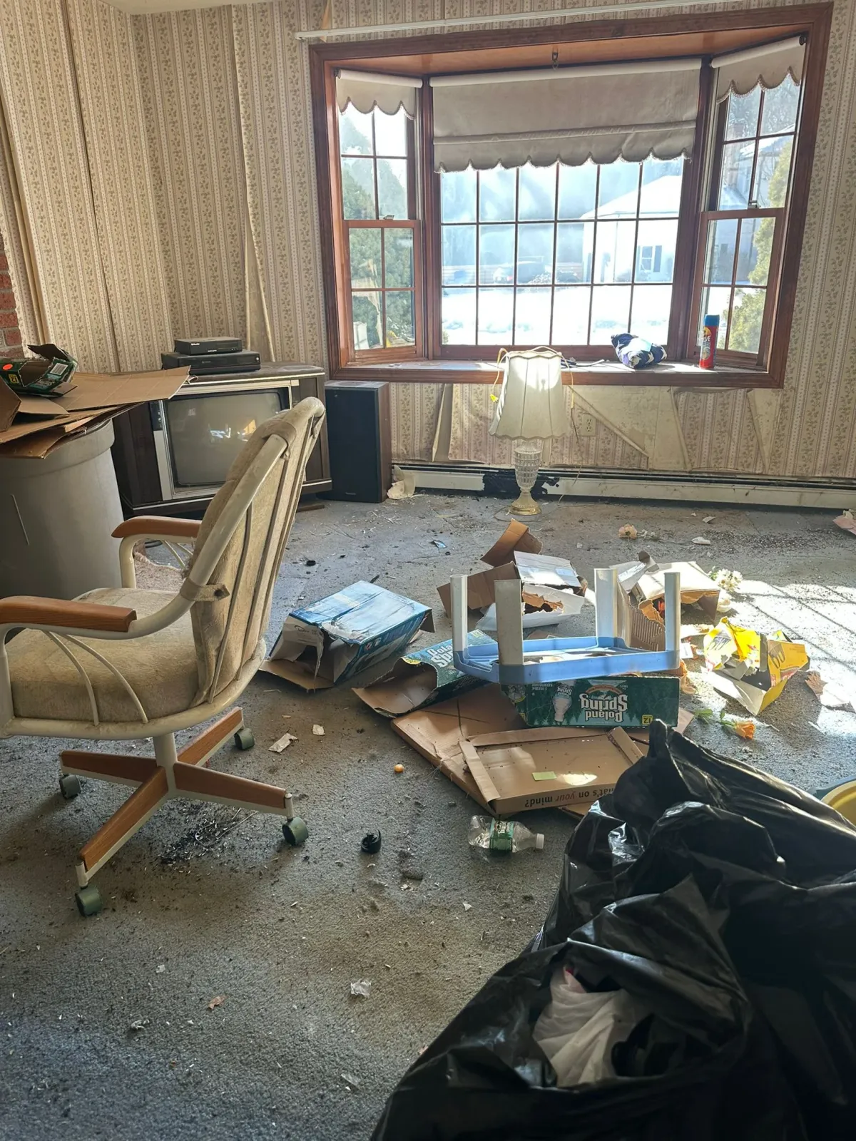 work photo from nandysjunkremoval.com