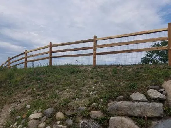 work photo from fencecontractorrochesternh.com