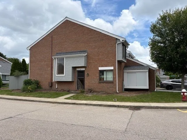 64 Laurelwood Dr # 64