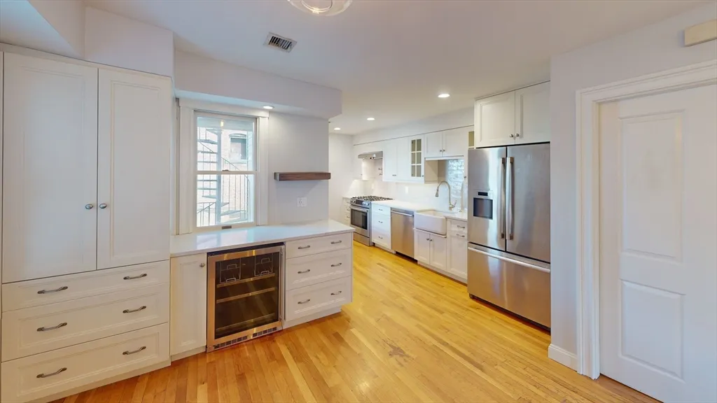 214-216 W 7th St # 2L