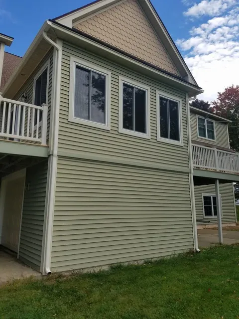 Seamless gutters on raised home