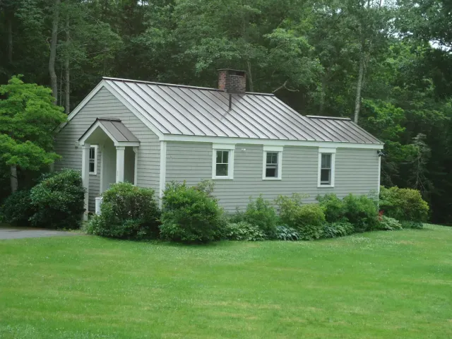 work photo from fairbanksroofingmaine.com